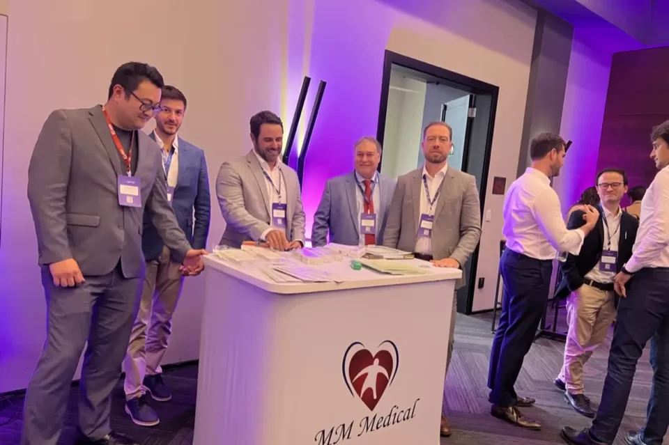 Equipe no estande da MM Medical