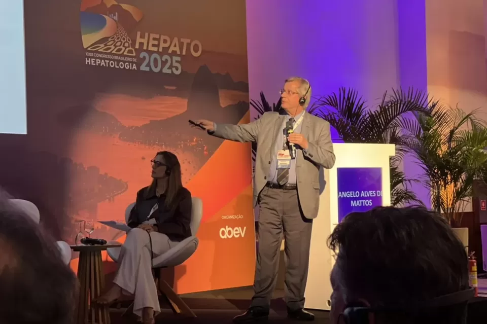 Dr. Ângelo Alves de Mattos durante sua aula